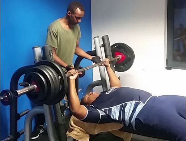 Video : Peter Wakibe 130kgs barbel bench press